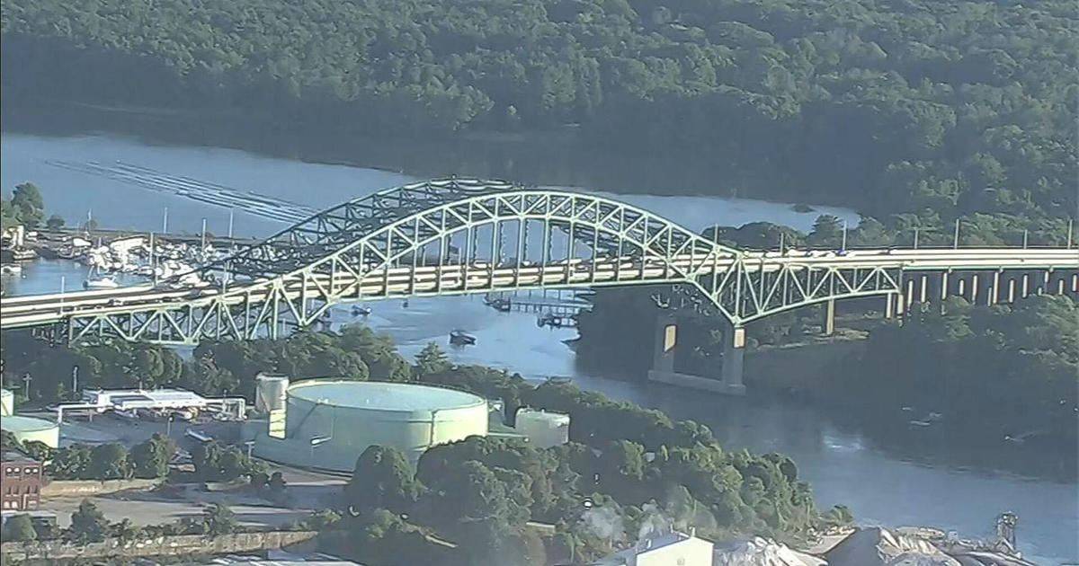 Police kill man on Piscataqua River Bridge between New Hampshire and Maine, child and woman found dead