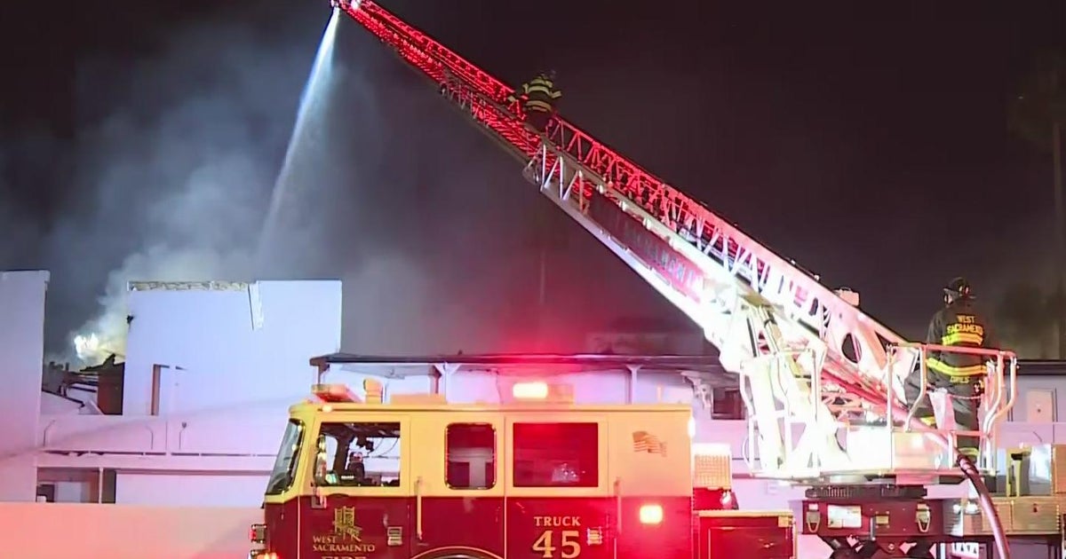 West Sacramento hotel catches fire