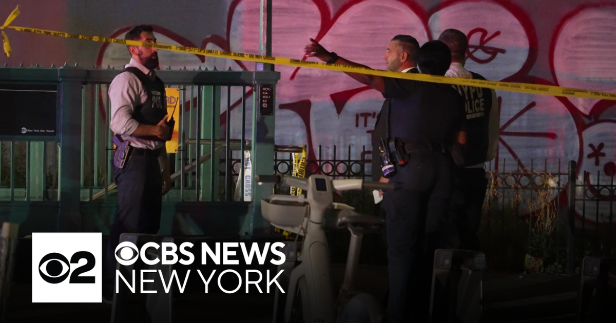 Search for gunman after deadly shooting at Brooklyn subway station ...