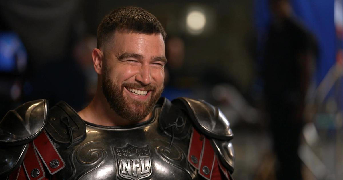 Travis Kelce habla sobre el reinicio de Gladiator de Pepsi, Taylor Swift y la nueva temporada de la NFL