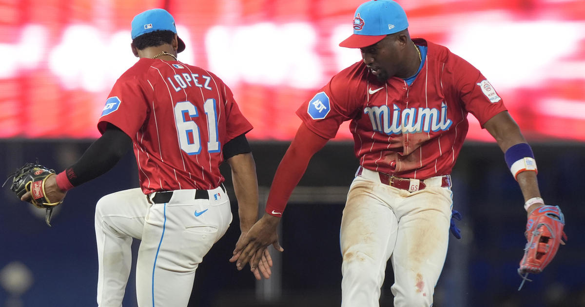 Marlins bounce back with 9-5 win over Phillies