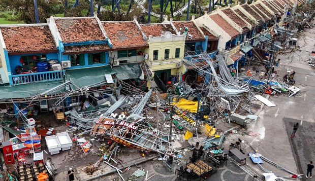 TOPSHOT-VIETNAM-CHINA-WEATHER-STORM-CLIMATE 