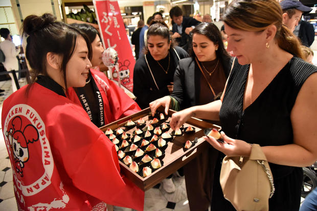 Pricey peaches from Fukushima nuclear disaster zone on offer at Harrods, U.K.'s poshest department store