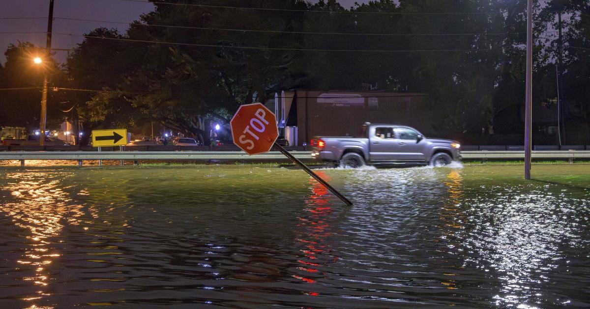 Francine lashes Louisiana, leaves hundreds of thousands without power