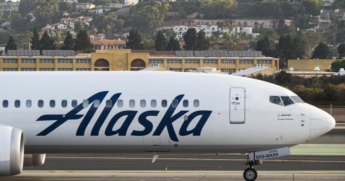 Alaska Airlines Aborts Takeoff to Avoid Collision