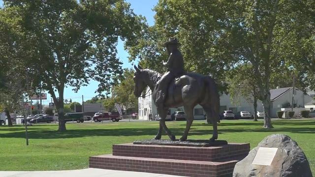 cotton-rosser-statue-maysville.jpg 