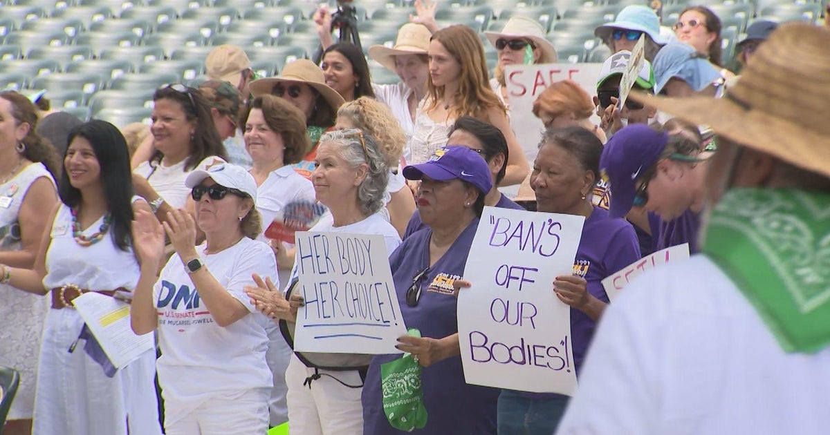 Reproductive rights rally in Miami hopes to solidify Amendment 4 into Florida’s constitution Reproductive rights rally in Miami hopes to solidify Amendment 4 into Florida’s constitution