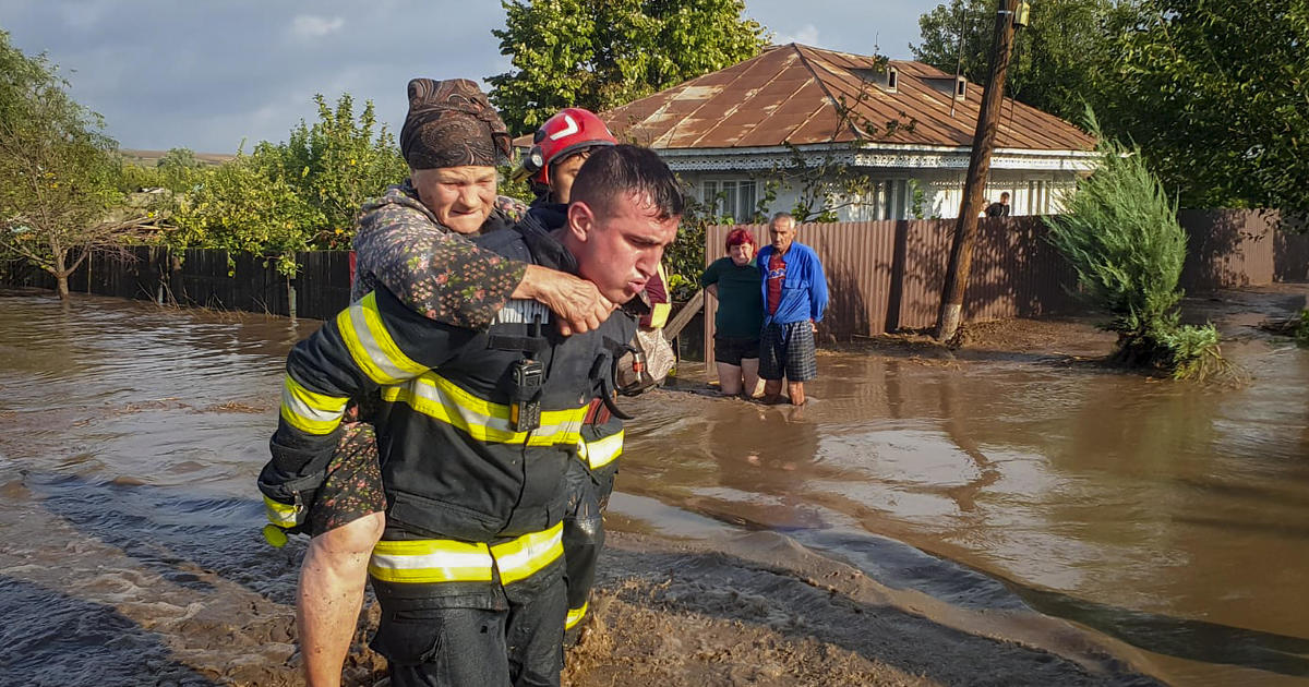 ルーマニア東部で大雨で住宅浸水、道路封鎖で4人死亡報告