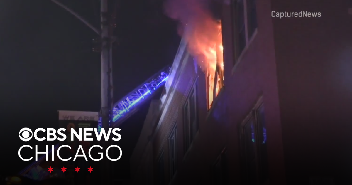 Fire breaks out in apartment building on Chicago's Southwest Side - CBS ...