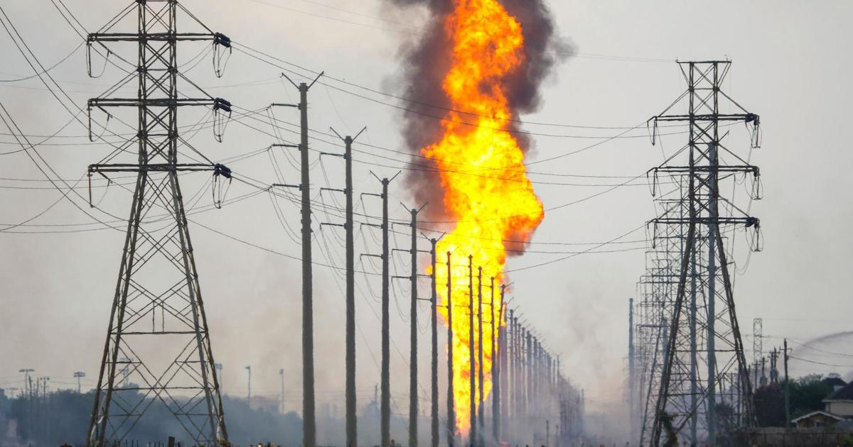 Massive pipeline fire in Texas, residents forced to evacuate