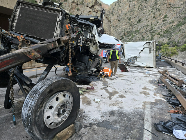 glenwood-canyon-semi-crash-cdot-3.png