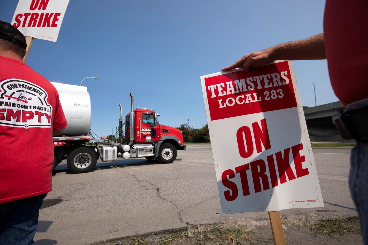 Teamsters decide not to make 2024 presidential endorsement CBS News