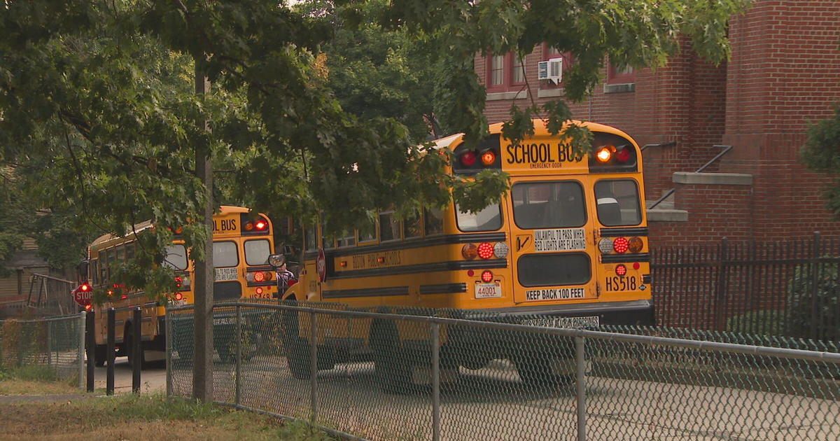 Boston Mayor Michelle Wu rides bus to school amid latecomers, tracks complaints via app