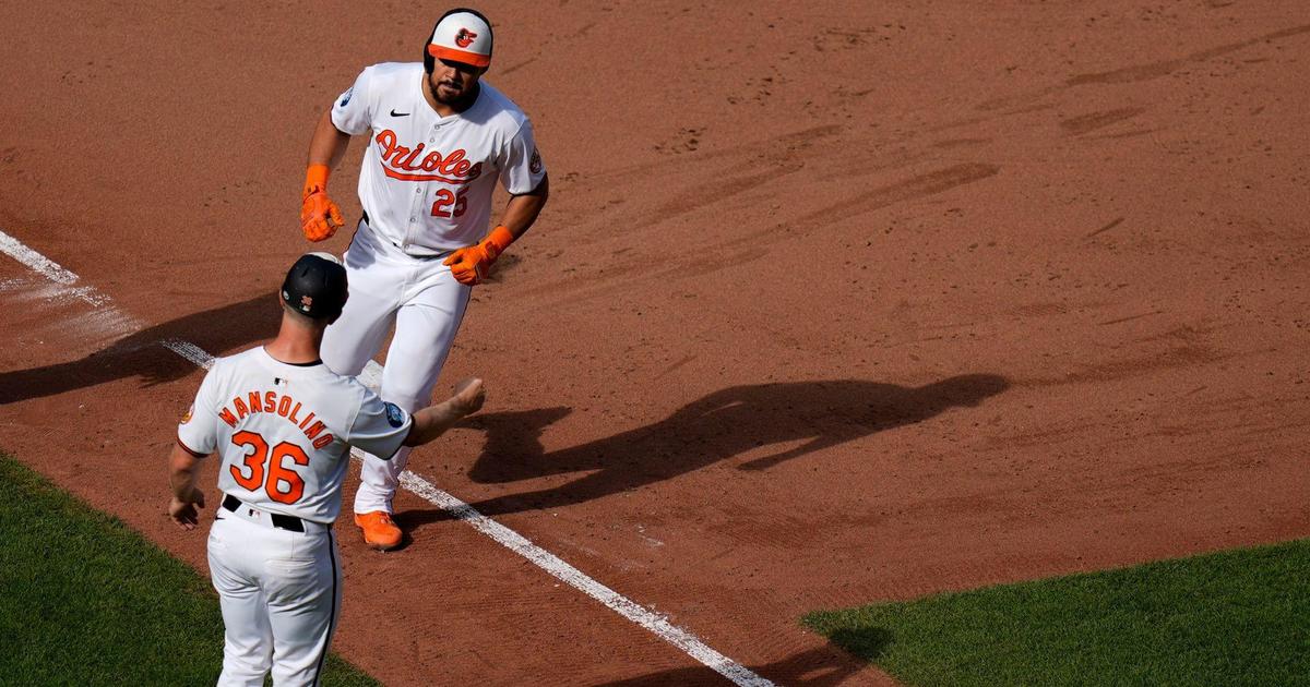 Anthony Santander Leads Orioles Past Giants 5-3