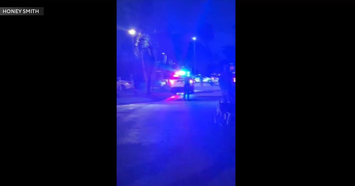 FBI raids luxury home in Miami, neighbors see FBI raids luxury home in Miami, neighbors see