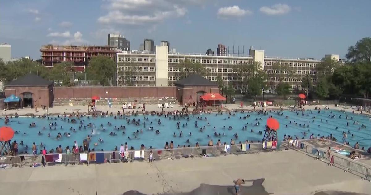 Advocates push for expanded NYC swim instruction, access - CBS New York