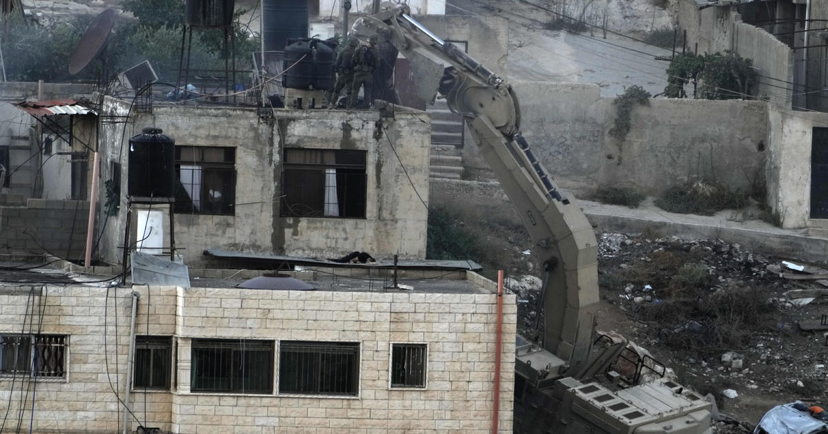 Israeli infantrymen observed pushing our bodies off rooftops throughout raid in occupied West Financial institution