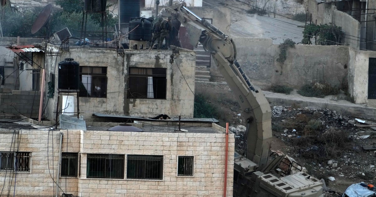 Israeli soldiers seen pushing bodies off rooftops during raid in occupied West Bank  CBS News Israeli soldiers seen pushing bodies off rooftops during raid in occupied West Bank  CBS News