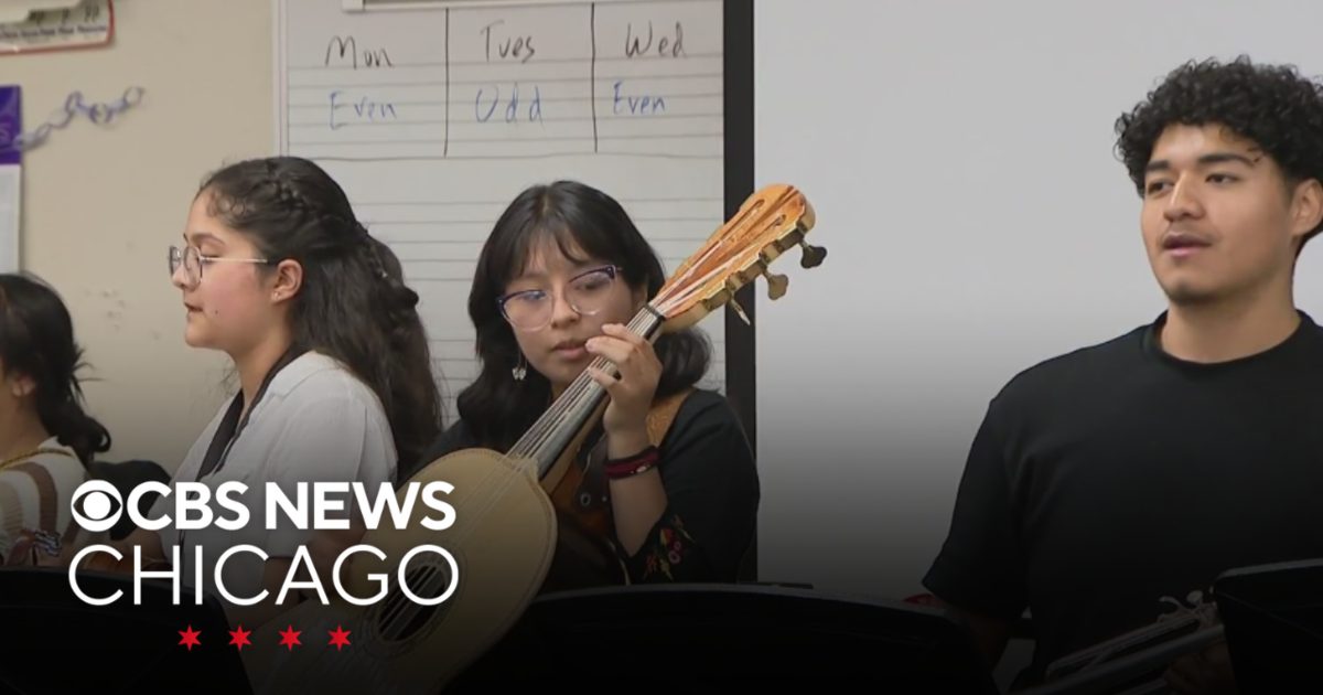 Chicago teacher training next generation of mariachis