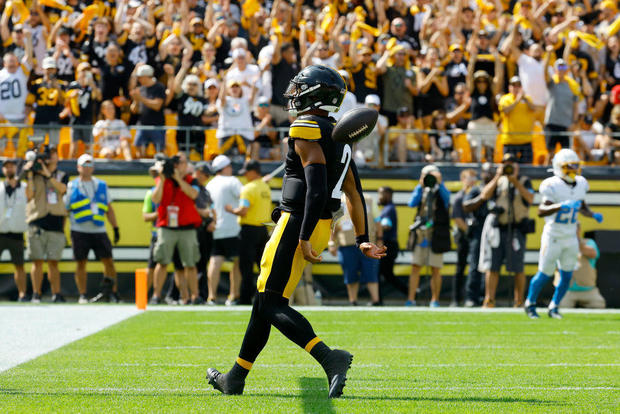 Los Angeles Chargers v Pittsburgh Steelers 