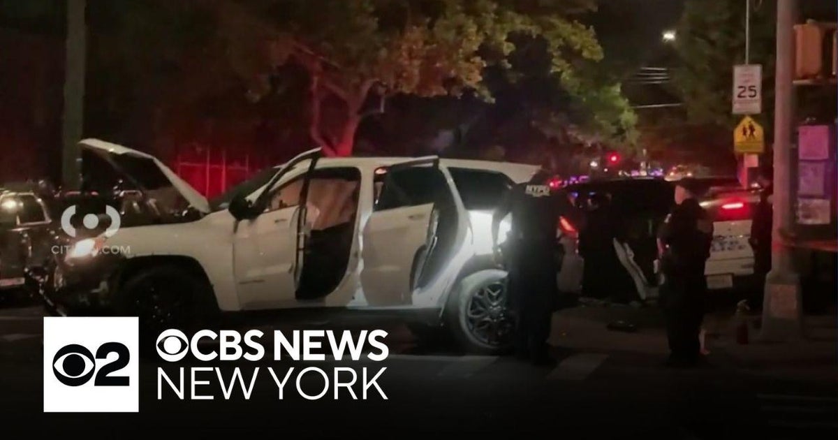 Two officers hurt in East New York crash - CBS New York