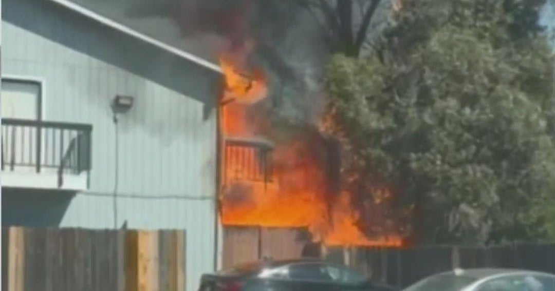 Tree fire damages multiple units at Sacramento apartment complex