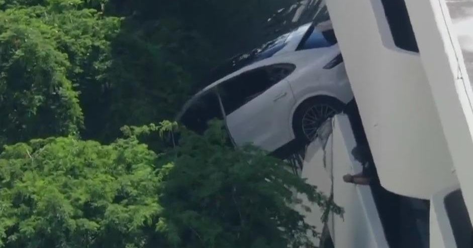 Driver rescued from car dangling over edge of Coral Gables parking garage