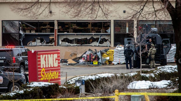 Atirador abre fogo em supermercado em Boulder, Colorado