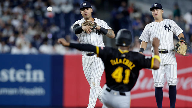 yankees-pirates-gleyber-torres.jpg 