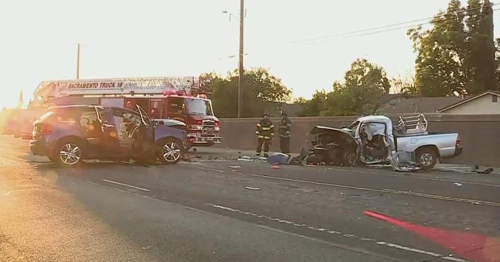 2 people hospitalized after south Sacramento crash