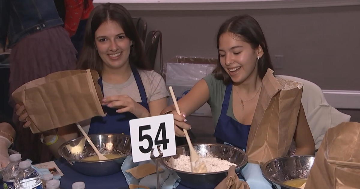 Hundreds of women and girls gather in New Jersey to bake challah for Jewish new year