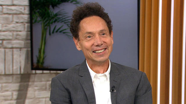 1001-cmo-malcolmgladwell-intv-mid.jpg 