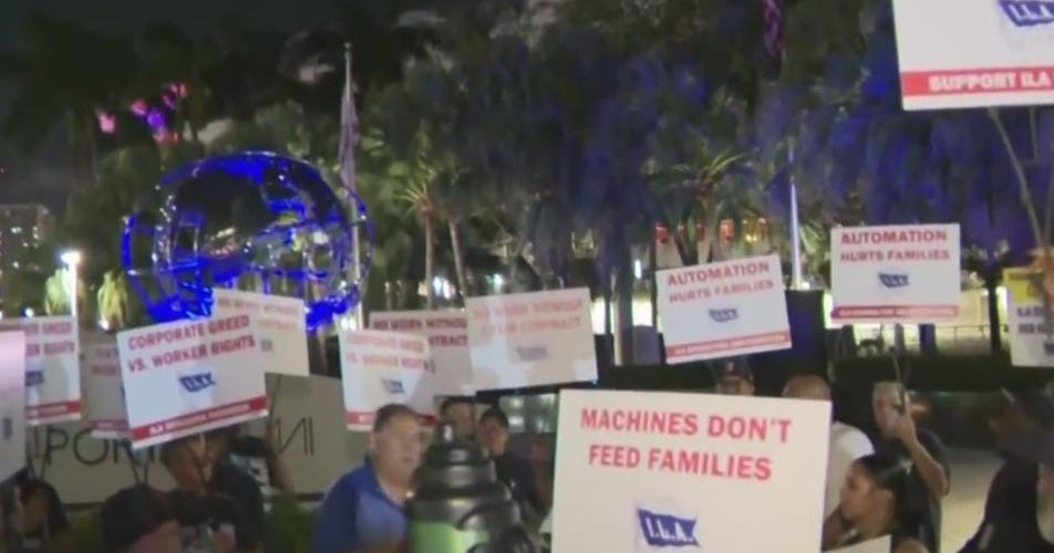 Thousands of port workers celebrate end of strike - CBS Miami
