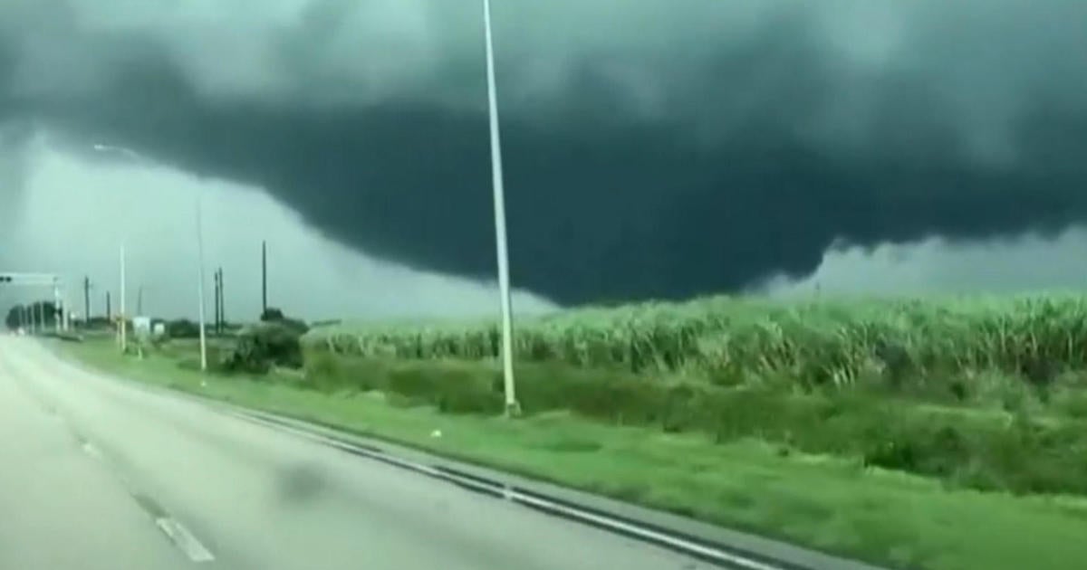 Fort Myers sees tornadoes ahead of expected storm surge