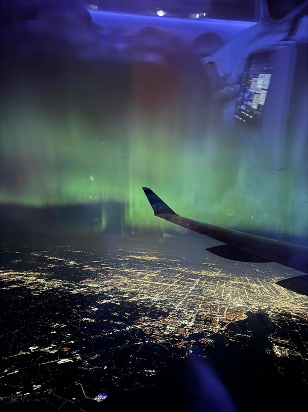 northern-lights-plane.jpg 