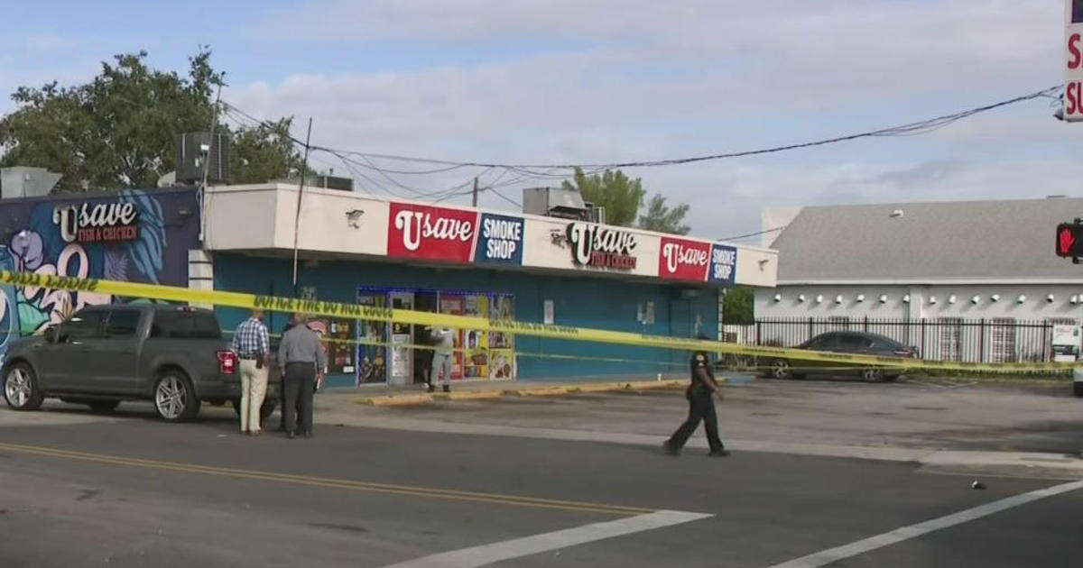 2 men injured in drive-by shooting outside Miami smoke shop