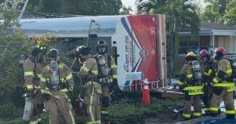 Fuel tanker crashes near homes in Oakland Park, flips over Fuel tanker crashes near homes in Oakland Park, flips over