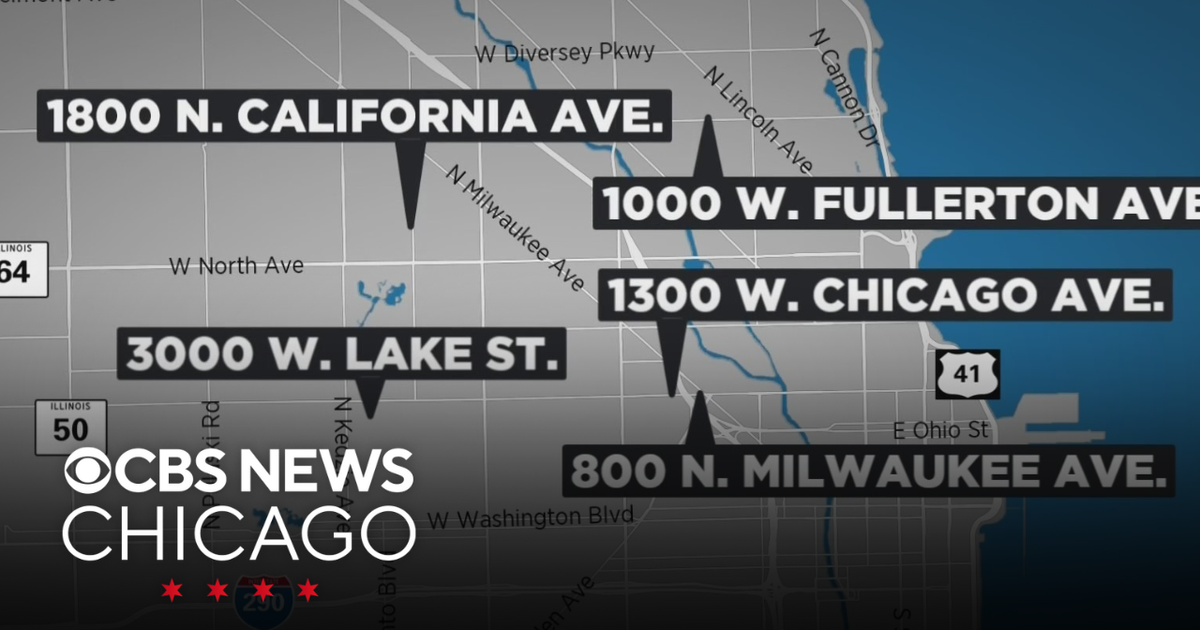 Armed robberies on Near West Side prompts community alert - CBS Chicago