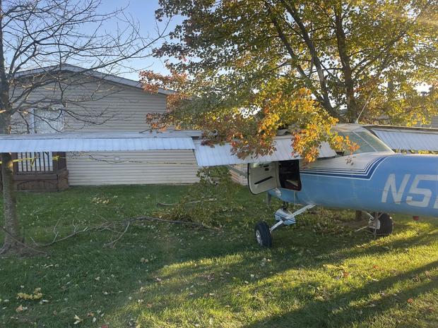 Plane crashes in a field behind houses in Washtenaw County 