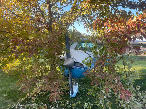 Plane crashes in a field behind houses in Washtenaw County 