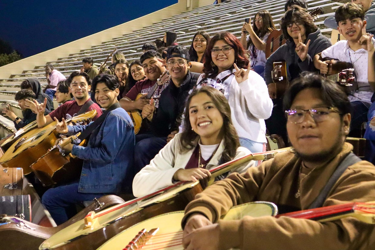 nsh-mariachi-students-homecoming.jpg 