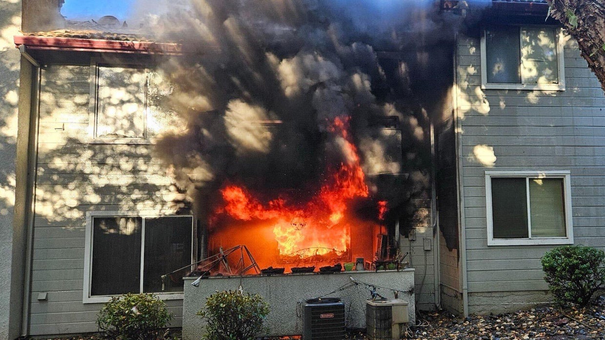 4 units damaged, 2 dogs rescued in North Highlands apartment building