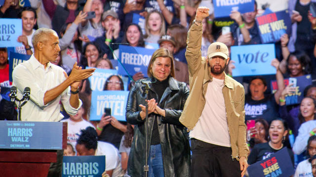 Barack-Obama-Rallies-Voters-in-Detroit 