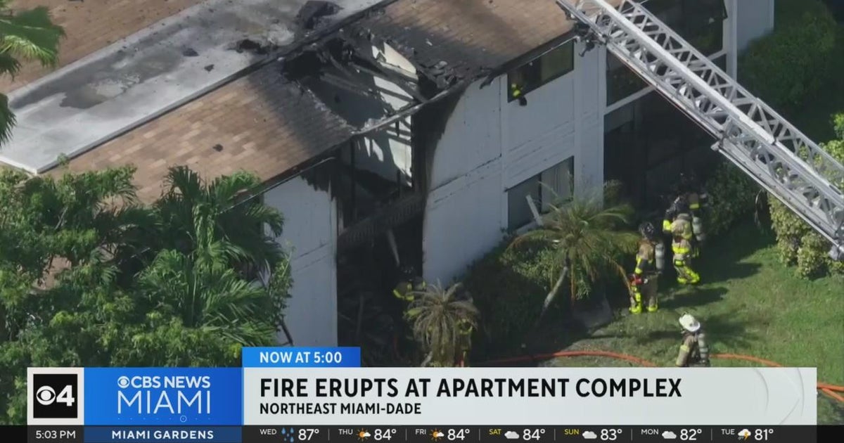 Fire erupts at Northeast Miami-Dade apartment complex - CBS Miami