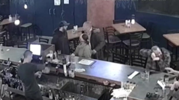 Vídeo de segurança do Camp Bar