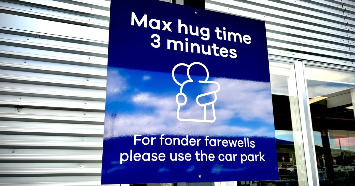 Yeni Zelanda havaalanında veda kucaklaşmasının 3 dakika sınırı olması “küresel ilginin bu kadar fazla olmasına şaşırdı”