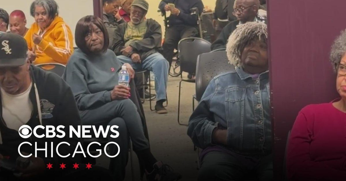 Fired up and fearful crowd turns out after gunfire near West Loop ...