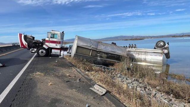 sr-37-ot-big-rig-leaking-fuel-into-water-1-chp-solano.jpg 