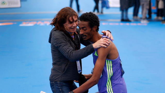  
Yomif Kejelcha breaks half-marathon world record by one second 
Yomif Kejelcha finished strongly in the Spanish city of Valencia to set a time of 57 minutes, 30 seconds. 
updated 16M ago