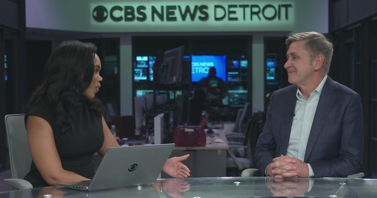 CBS News correspondent Steve Hartman delivering remarks at Michigan ...